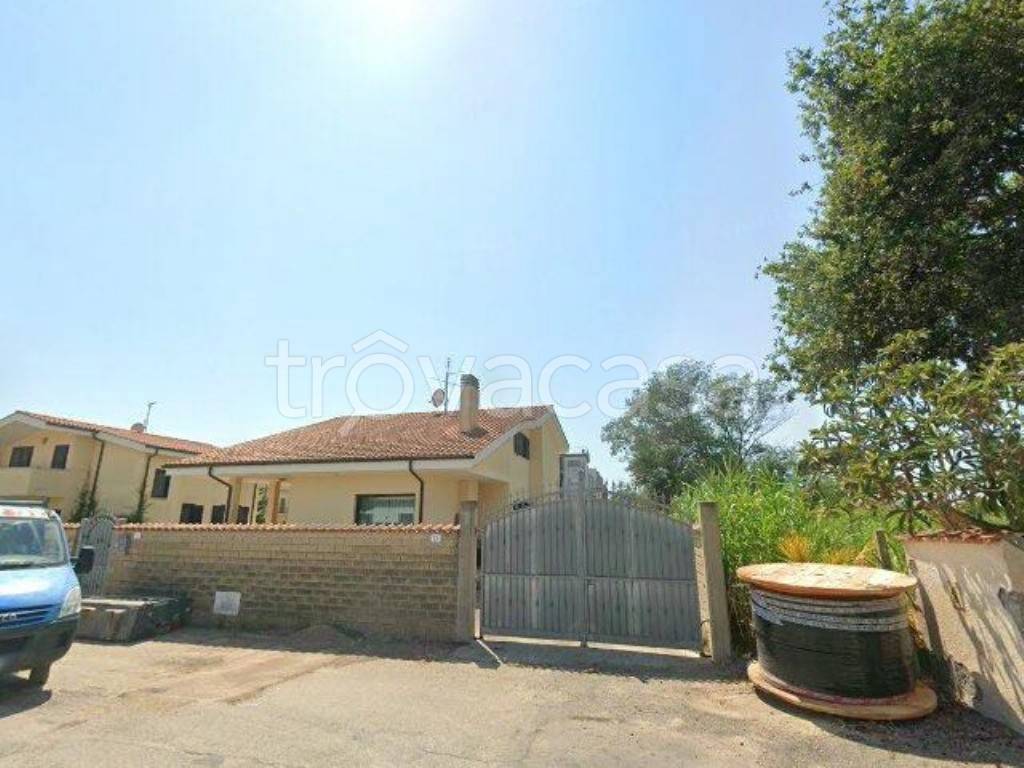 locale commerciale in vendita a Nettuno