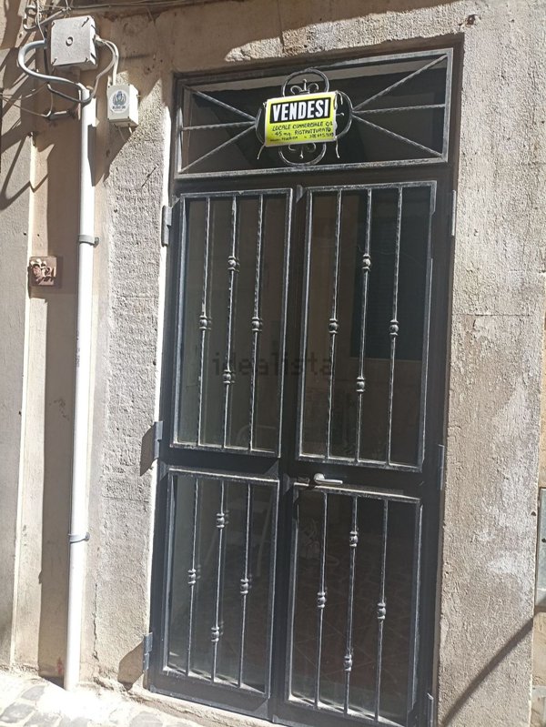 locale commerciale in vendita a Nettuno