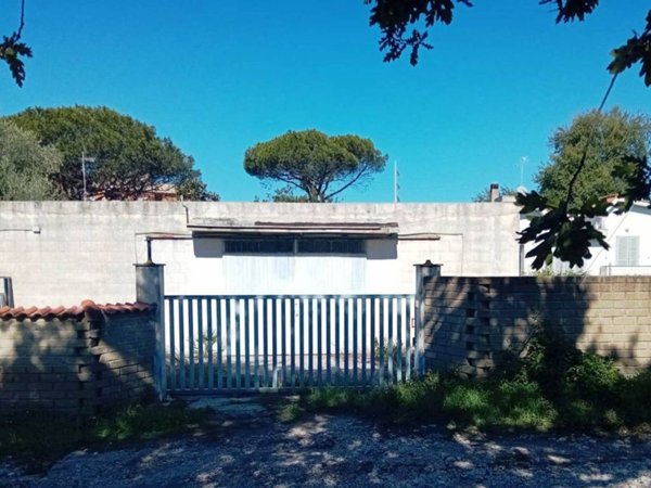 locale commerciale in vendita a Nettuno