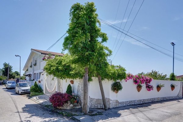 casa indipendente in vendita a Nettuno