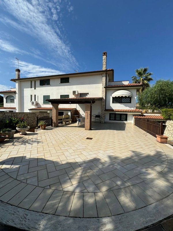 casa indipendente in vendita a Nettuno