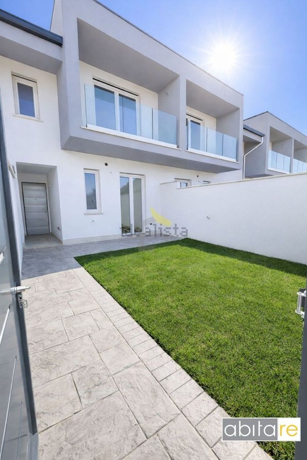 casa indipendente in vendita a Nettuno