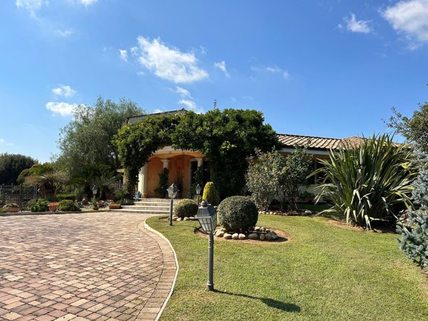 casa indipendente in vendita a Nettuno