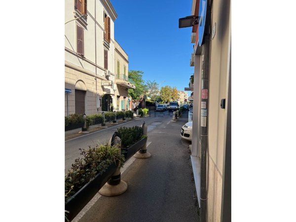 locale commerciale in vendita a Nettuno