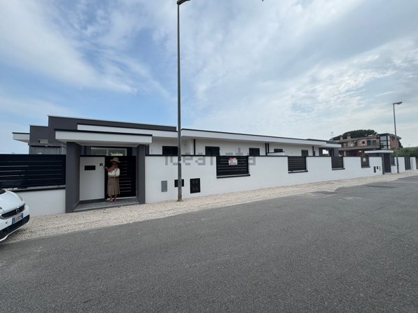 casa indipendente in vendita a Nettuno