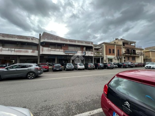 locale commerciale in vendita a Nettuno