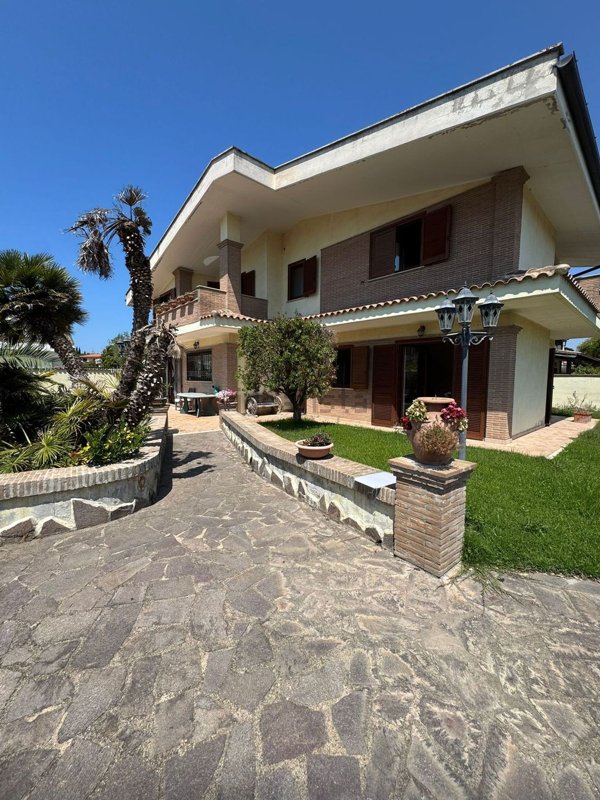 casa indipendente in vendita a Nettuno