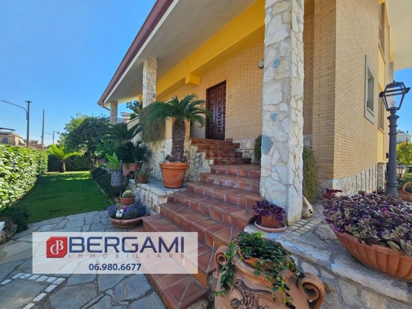 casa indipendente in vendita a Nettuno