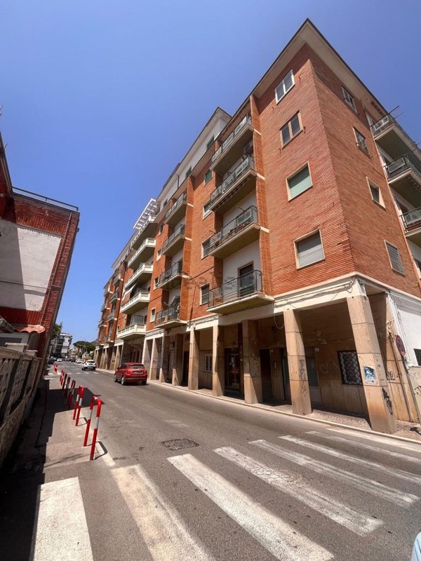 locale commerciale in vendita a Nettuno