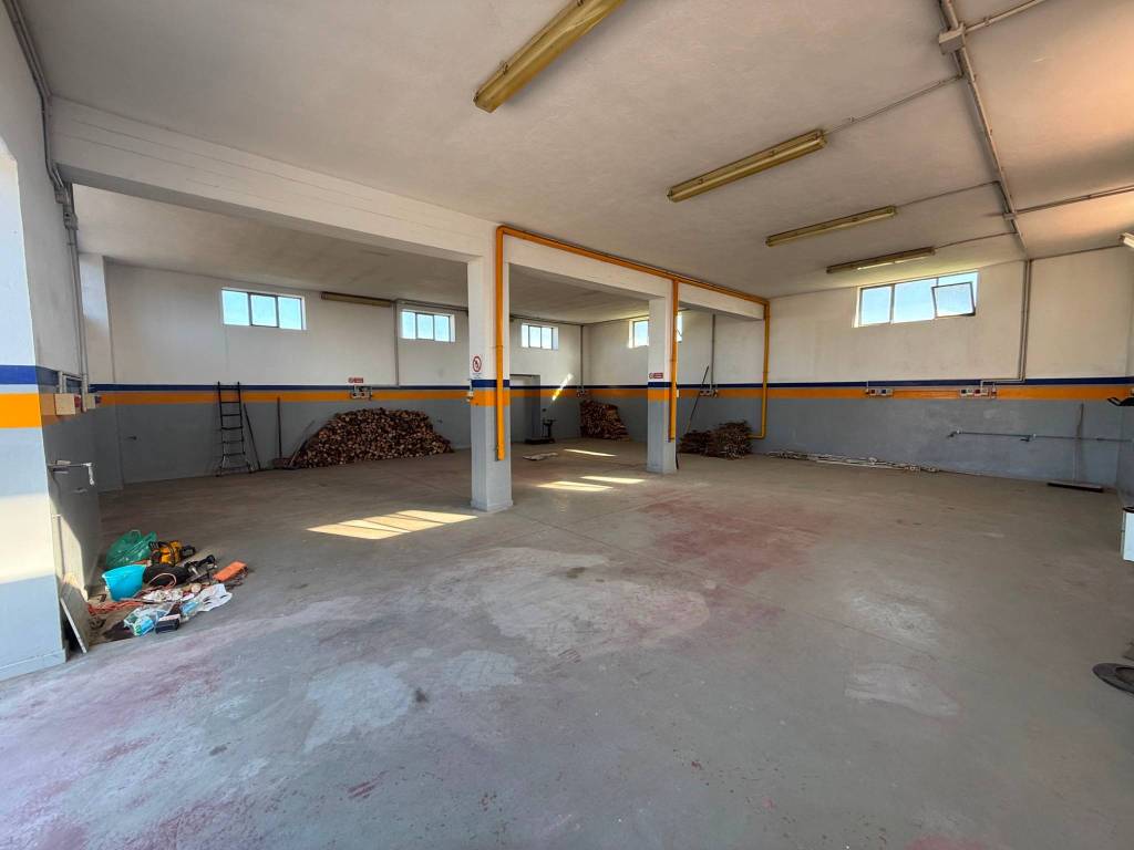 locale commerciale in vendita a Nettuno