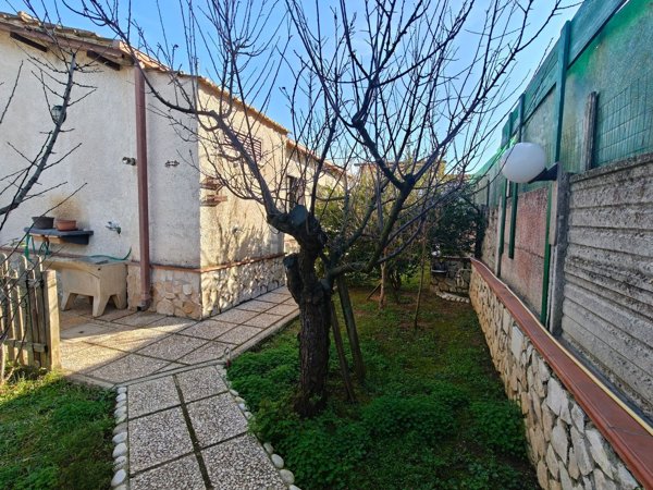 casa indipendente in vendita a Nettuno