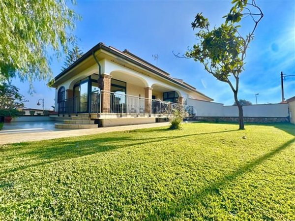 casa indipendente in vendita a Nettuno