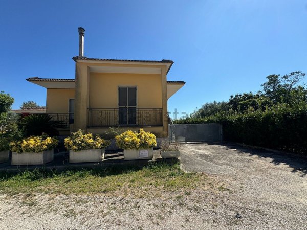 casa indipendente in vendita a Nettuno