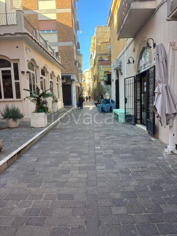 negozio in vendita a Nettuno