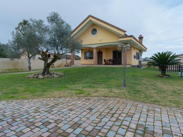 casa indipendente in vendita a Nettuno