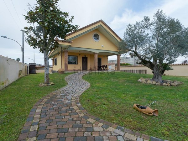 casa indipendente in vendita a Nettuno