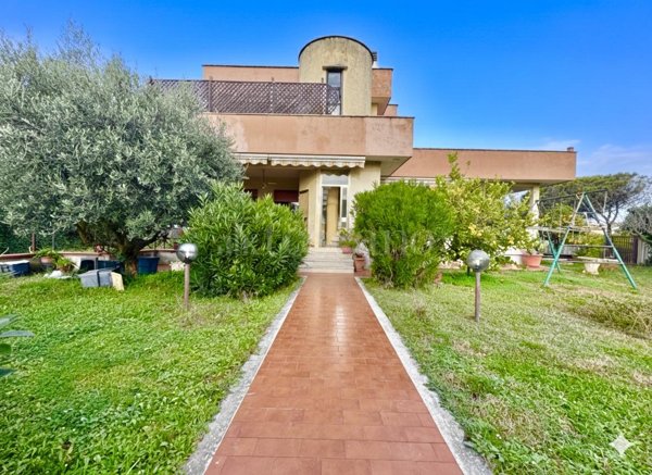 casa indipendente in vendita a Nettuno