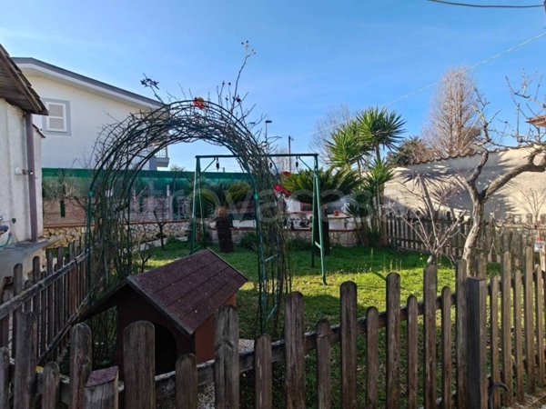 casa indipendente in vendita a Nettuno
