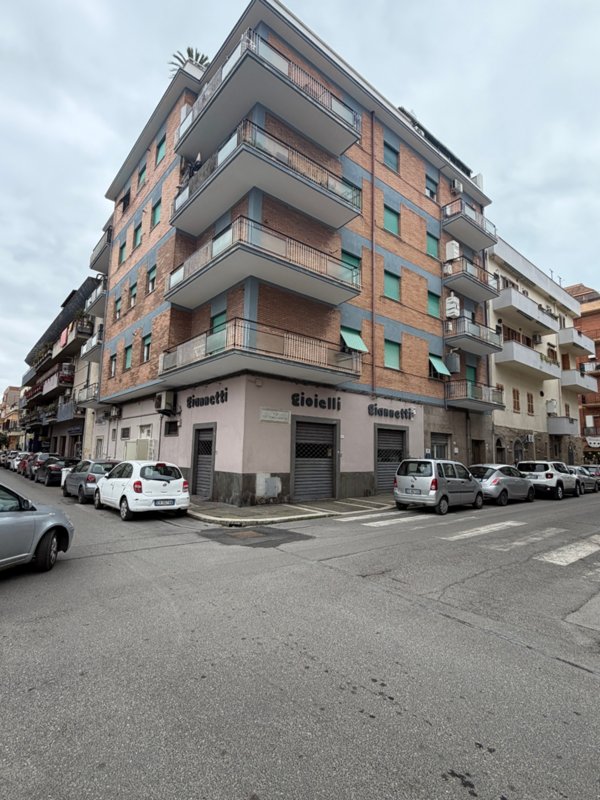 locale commerciale in vendita a Nettuno