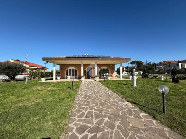 casa indipendente in vendita a Nettuno