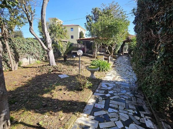 casa indipendente in vendita a Nettuno