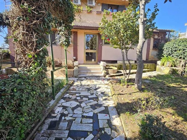 casa indipendente in vendita a Nettuno