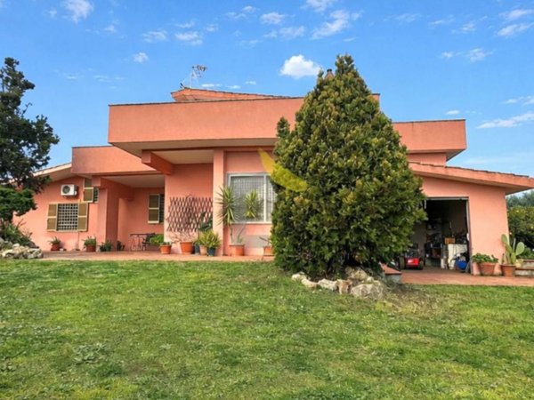 casa indipendente in vendita a Nettuno