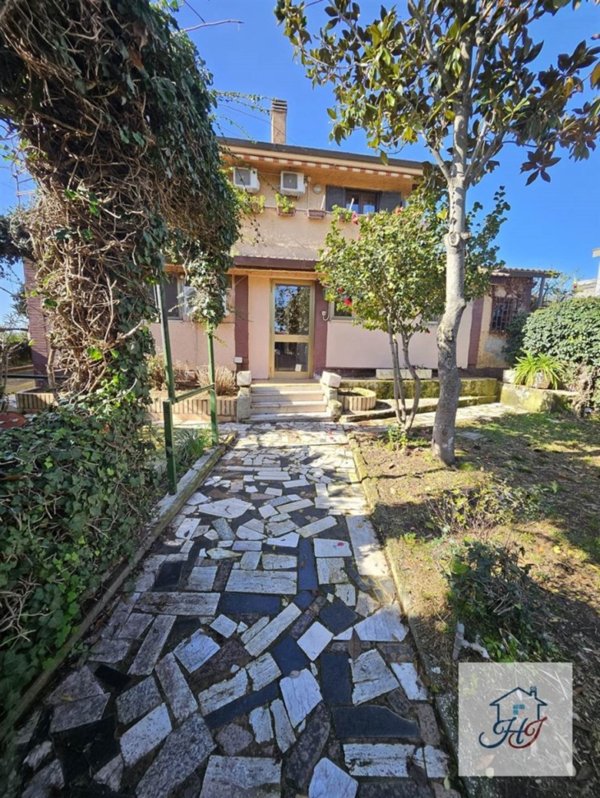 casa indipendente in vendita a Nettuno