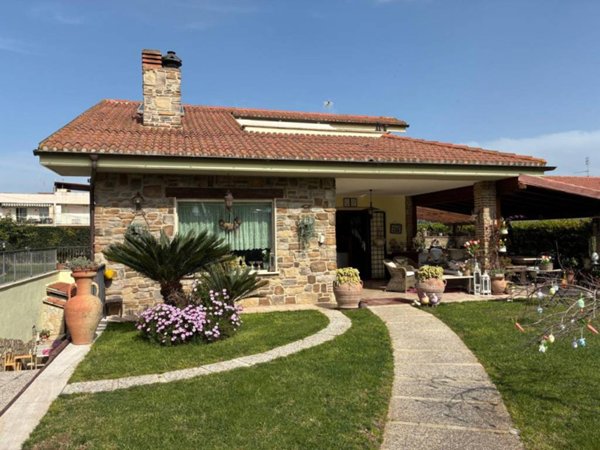 casa indipendente in vendita a Nettuno