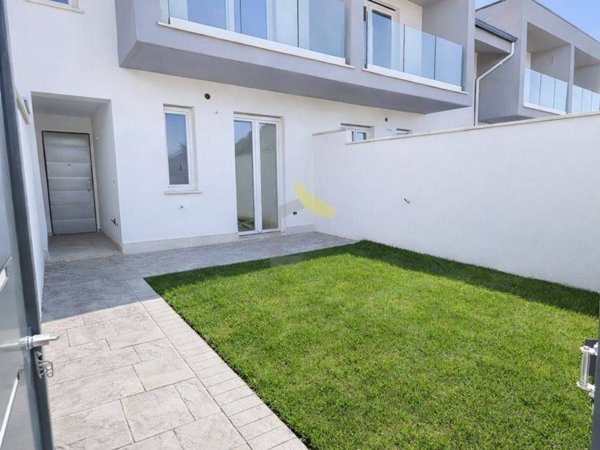 casa indipendente in vendita a Nettuno