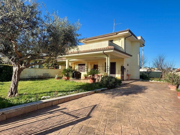 casa indipendente in vendita a Nettuno