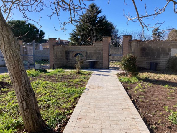 casa indipendente in vendita a Nettuno