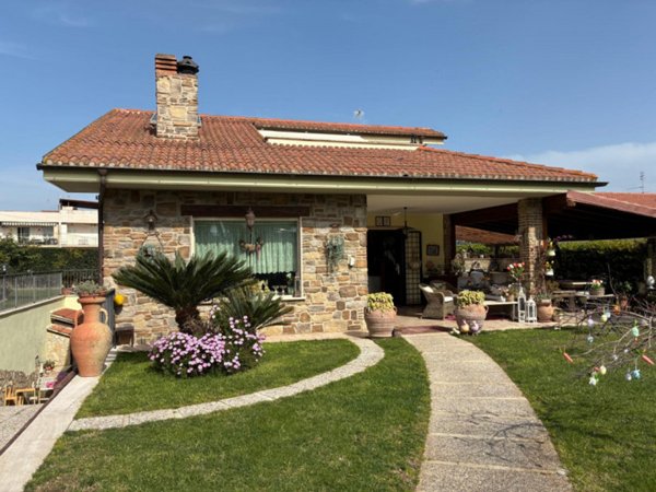 casa indipendente in vendita a Nettuno
