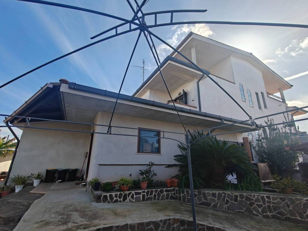 casa indipendente in vendita a Nettuno