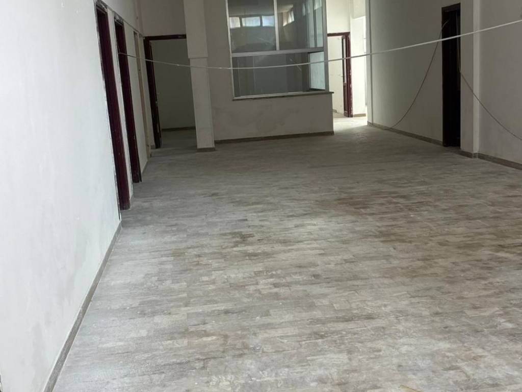 locale commerciale in vendita a Nettuno