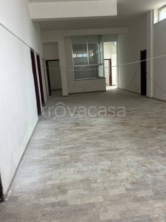 locale commerciale in vendita a Nettuno