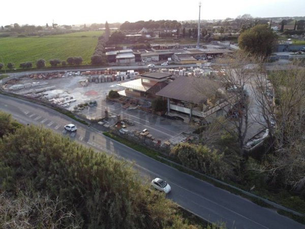 locale commerciale in vendita a Nettuno