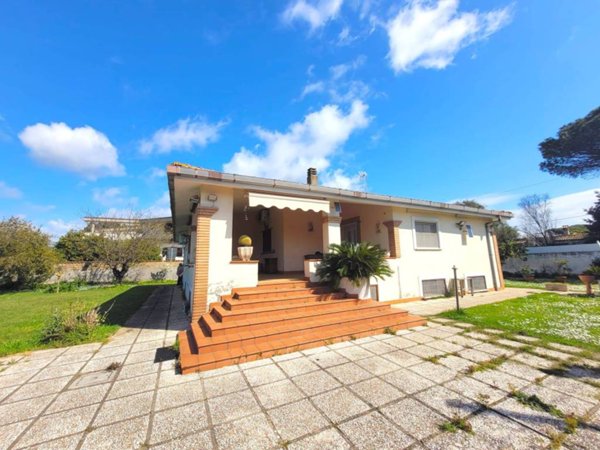 casa indipendente in vendita a Nettuno