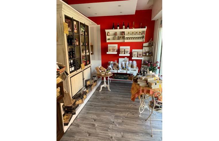 negozio in vendita a Nettuno