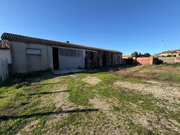 locale commerciale in vendita a Nettuno