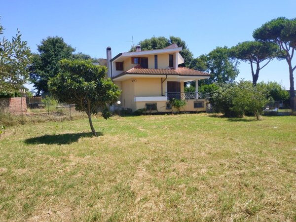 quadrivano in vendita a Nettuno