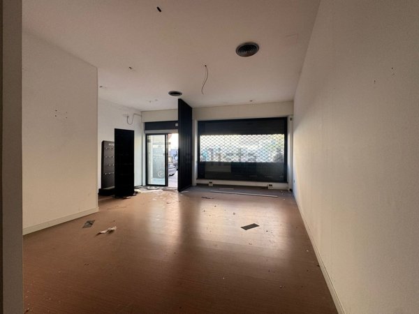 locale commerciale in vendita a Nettuno