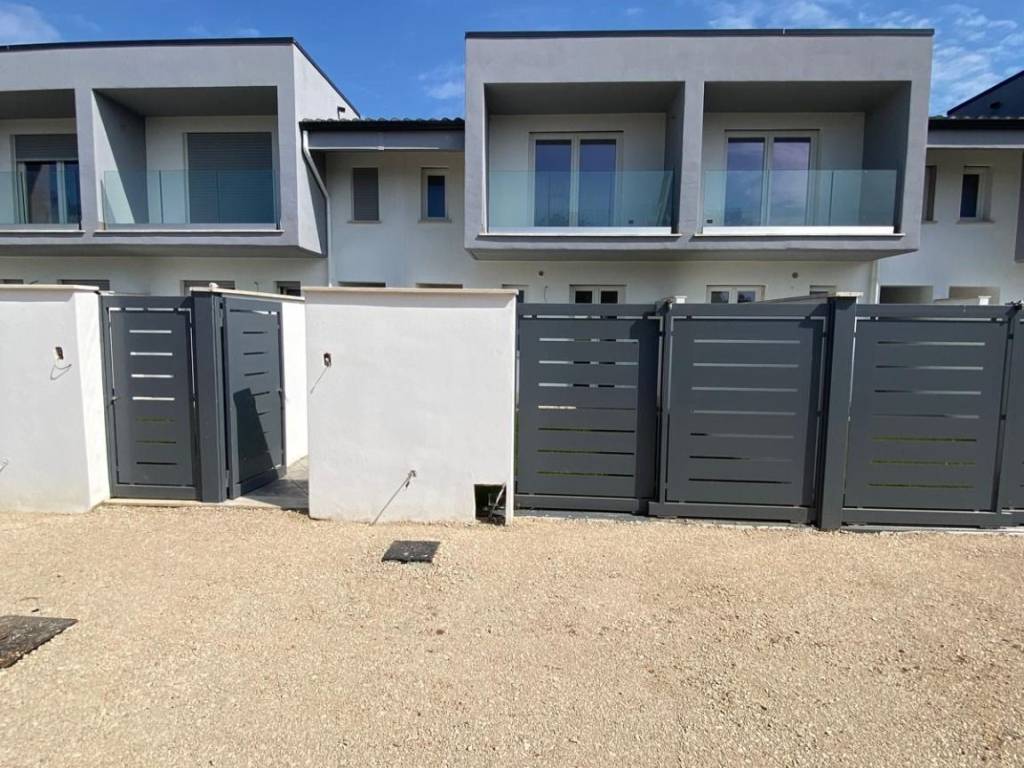 casa indipendente in vendita a Nettuno