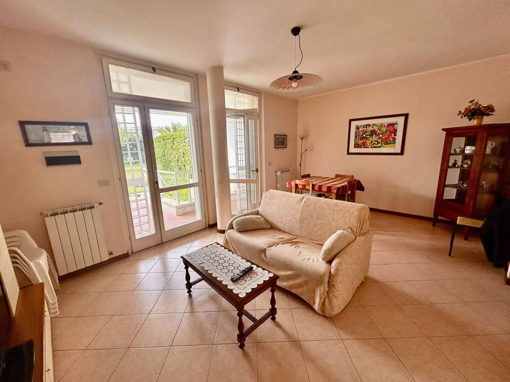 casa indipendente in vendita a Nettuno