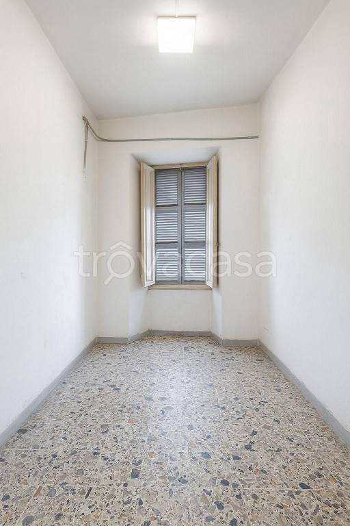 locale di sgombero in vendita a Nettuno