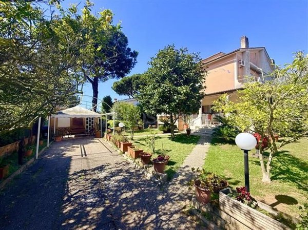 casa indipendente in vendita a Nettuno