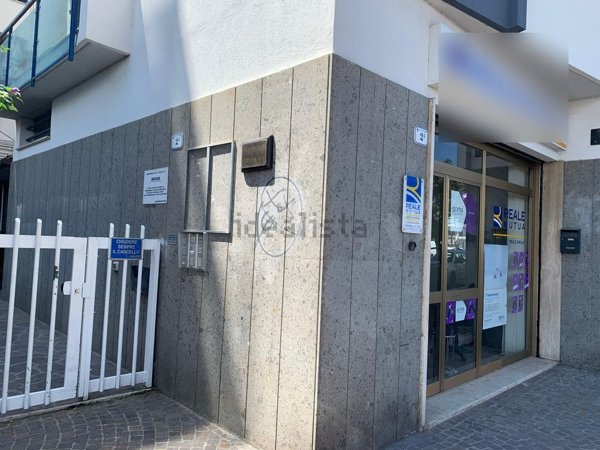 locale commerciale in vendita a Nettuno