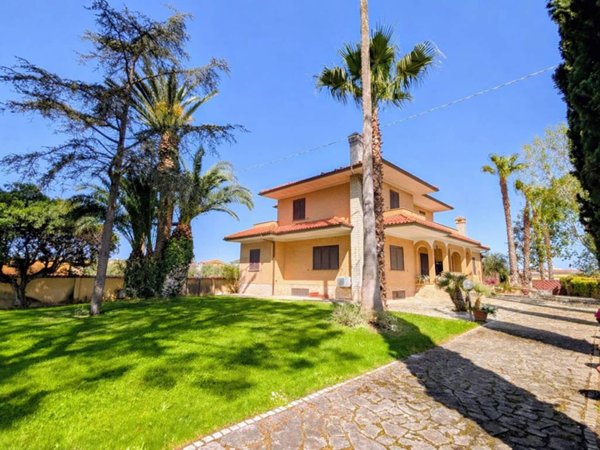 casa indipendente in vendita a Nettuno