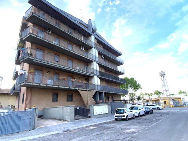 locale commerciale in vendita a Nettuno