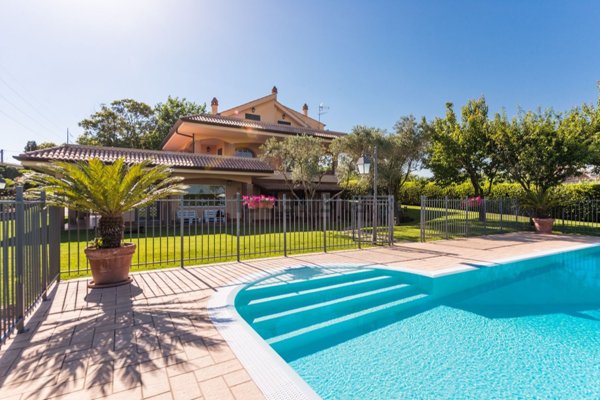 casa indipendente in vendita a Nettuno